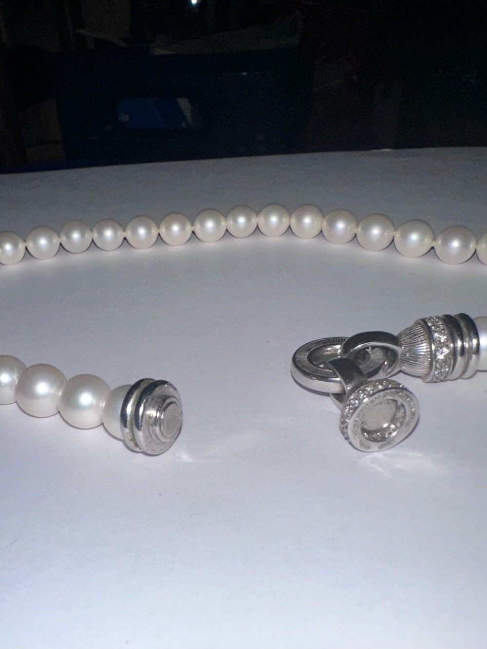 Judith Ripka White Pearl Necklace with magnetic closure - Picture 4 of 6